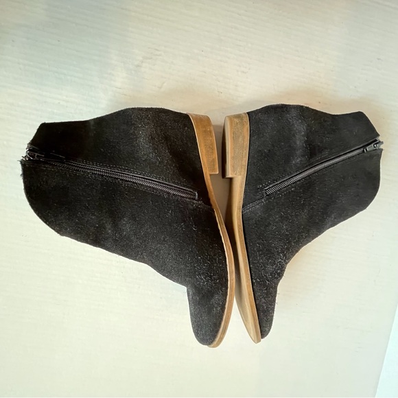 Mudd hidden wedge fringe black suede ankle boot / bootie with easy zipper - Picture 9 of 10